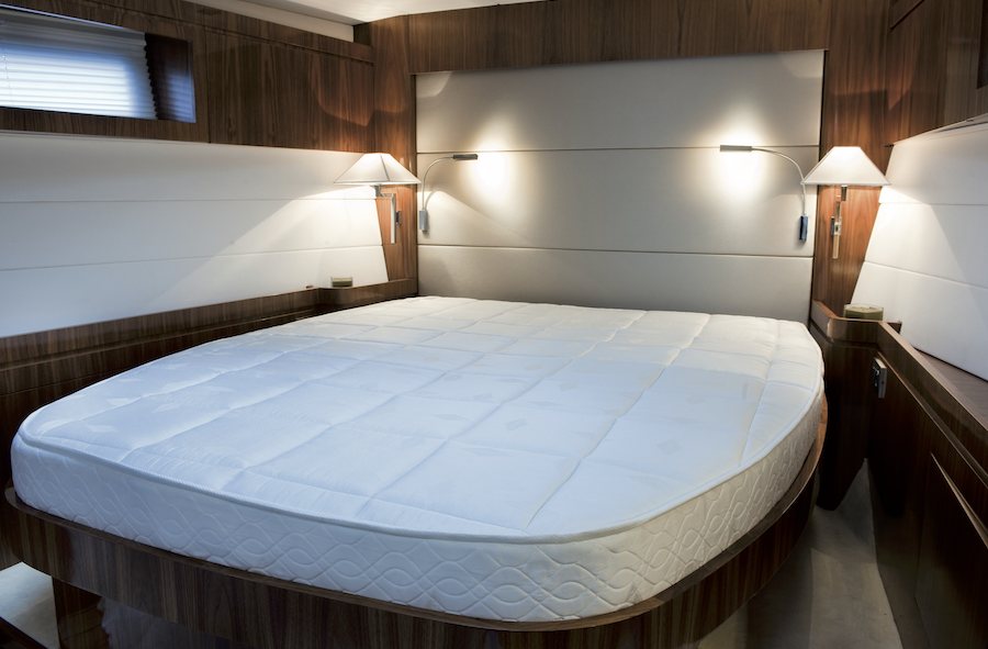Guernesey pocket-spring mattress, made to measure in a yacht cabin