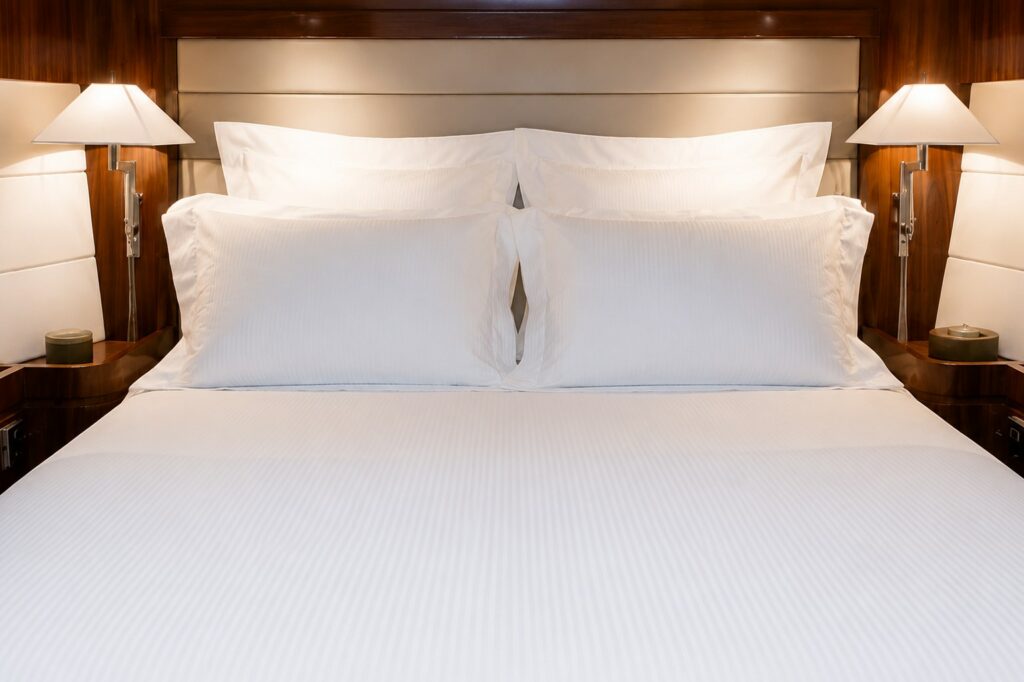 Bord à Bord boat bed linen, front view