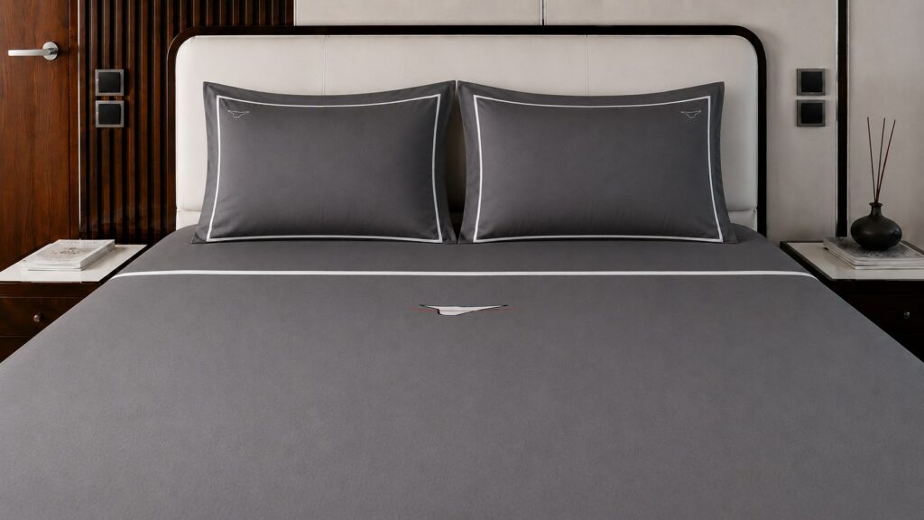Mahé boat bed linen, front view